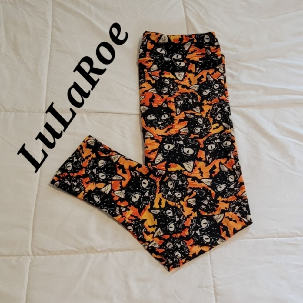 LuLaRoe black cats & bats orange background Halloween leggings. Sz:L